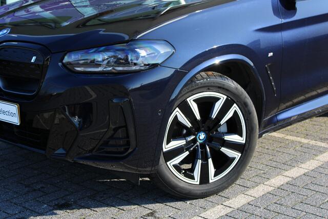 BMW X3 iX3 Executive / Trekhaak / Sportstoelen / Adaptieve LED / Adaptief onderstel / Stoelverwarming / Live Cockpit Professional