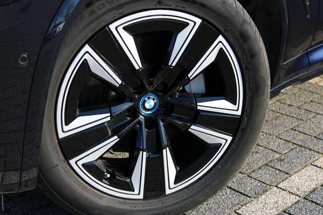 BMW X3 iX3 Executive / Trekhaak / Sportstoelen / Adaptieve LED / Adaptief onderstel / Stoelverwarming / Live Cockpit Professional