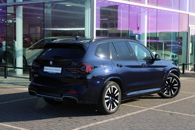 BMW X3 iX3 Executive / Trekhaak / Sportstoelen / Adaptieve LED / Adaptief onderstel / Stoelverwarming / Live Cockpit Professional