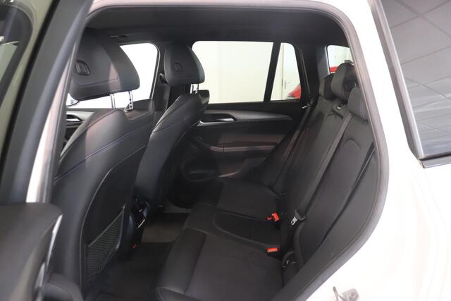 BMW X3 xDrive30i High Executive | M Sport pakket | Camera | Harman Kardon | 20" Lichtmetaal | Smartphone intergratie | Elektr. Achterklep |