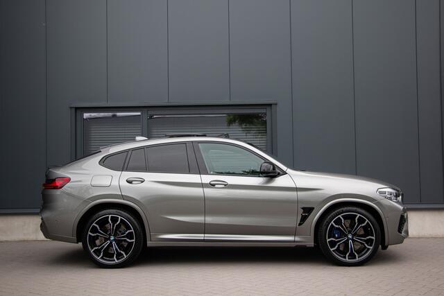 BMW X4 M Competition 510PK | 360 Cam | Head Up | Side Assist | Harman Kardon | E.TH 2400KG | Sportuitlaat | Carbon | 510PK | DAB+ | Ambiance Led | Adaptieve Led Koplampen | 21"| 3 Zone Airco | Botswaarschuwing | ¤157.940 N.P | Apple & Android Carplay | Memory |