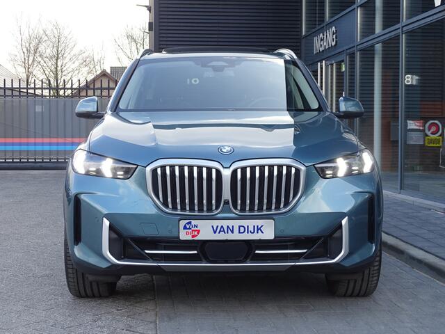 BMW X5 xDrive50e Pano.Dak Elek.Trekhaak Alu.Dorpel Cockpit Plus Leder 4-Zone airco Extra getint-glas Comfortzetels Harman/Kardon 21''LM velgen
