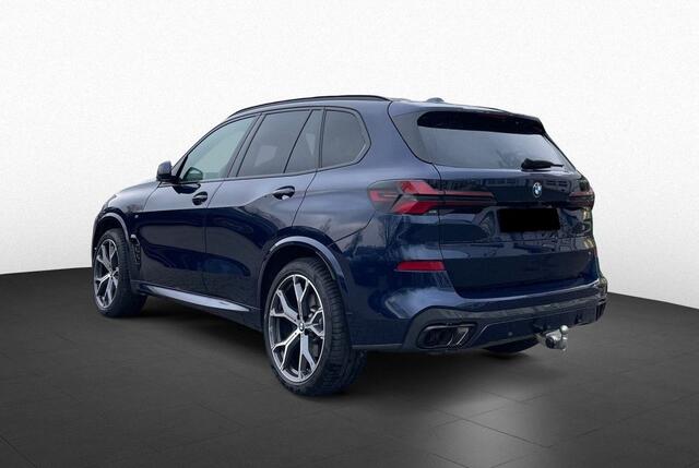 BMW X5 xDrive40i M-Sport 380 PK ACC Head-Up Panoramadak Trekhaak M Stoelen Harman Kardon