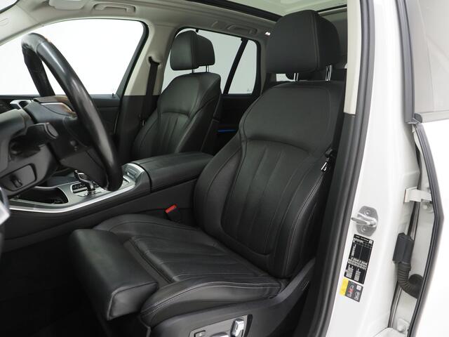 BMW X5 xDrive45e Full Black | Panoramadak | Luchtvering | Harman/Kardon | 360 | Keyless | Adaptive