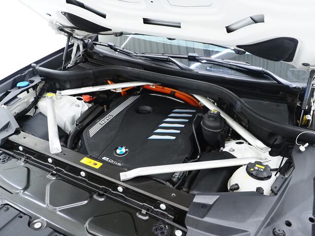 BMW X5 xDrive45e Full Black | Panoramadak | Luchtvering | Harman/Kardon | 360 | Keyless | Adaptive