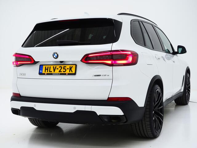 BMW X5 xDrive45e Full Black | Panoramadak | Luchtvering | Harman/Kardon | 360 | Keyless | Adaptive