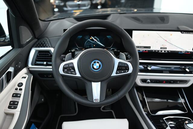 BMW X5 xDrive50e High Executive M Sport / Panoramadak / Trekhaak / Soft-Close-Automatic / Massagefunctie / Parking Assistant Professional / Comfort Access / Stoelventilatie / Adaptieve LED / Harman Kardon