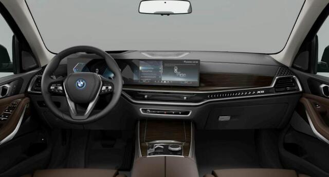 BMW X5 xDrive50e Trekhaak - Panoramadak - Parking/Driving Assistant - Active Protection - Soft Close - Ambiance verlichting - Comfort Access - Getinte/Geluiddempende Ruiten - Warmte Comfort Pack - Comfortstoelen -