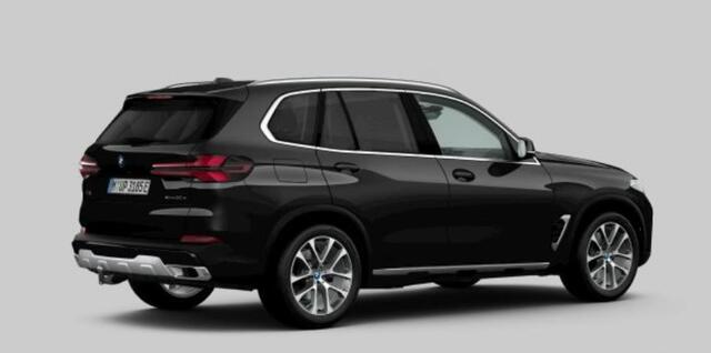 BMW X5 xDrive50e Trekhaak - Panoramadak - Parking/Driving Assistant - Active Protection - Soft Close - Ambiance verlichting - Comfort Access - Getinte/Geluiddempende Ruiten - Warmte Comfort Pack - Comfortstoelen -