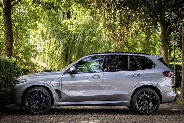 BMW X5 xDrive50e M Sport Pro Bowers & Wilkins Individual Vierwielbesturing Soft Close Carbon