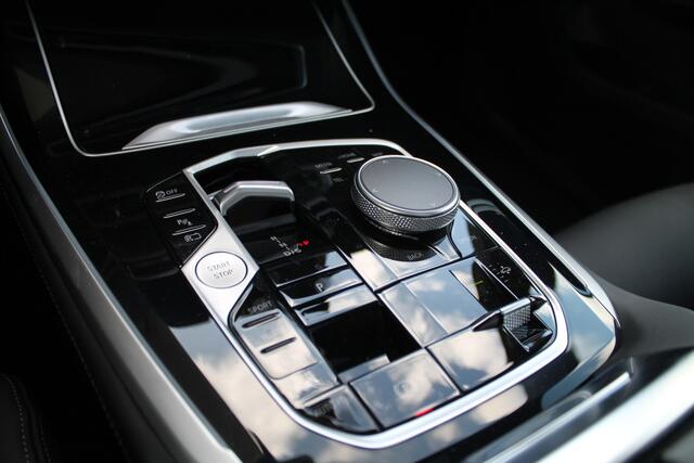 BMW X5 xDrive50e High Executive M Sport Automaat / Panoramadak Sky Lounge / Trekhaak / Soft-Close / Parking Assistant Professional / Adaptieve LED / Active Steering