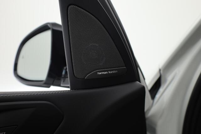 BMW X5 xDrive50e M Sport | HUD | Harman Kardon | 22'' | 360cam | Luchtvering | Iconic Glow | Shadow line