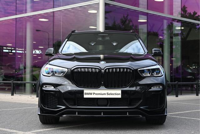 BMW X5 xDrive45e High Executive M Sport Automaat / Panoramadak / Trekhaak / Sportstoelen / Laserlight / Adaptief onderstel / Parking Assistant Plus / Head-Up / Gesture Control / Comfort Access