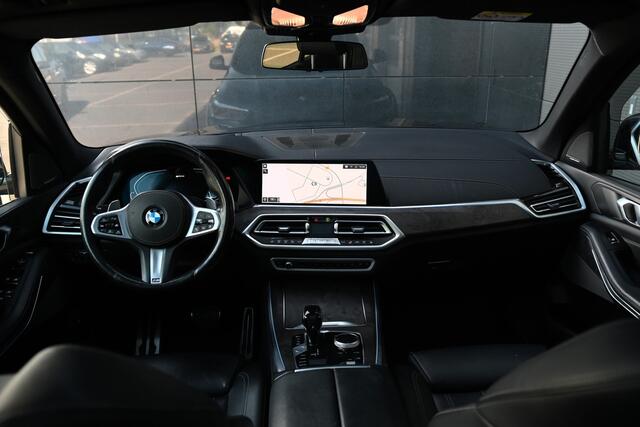BMW X5 xDrive45e High Executive M Sport Automaat / Panoramadak / Trekhaak / Sportstoelen / Laserlight / Adaptief onderstel / Parking Assistant Plus / Head-Up / Gesture Control / Comfort Access