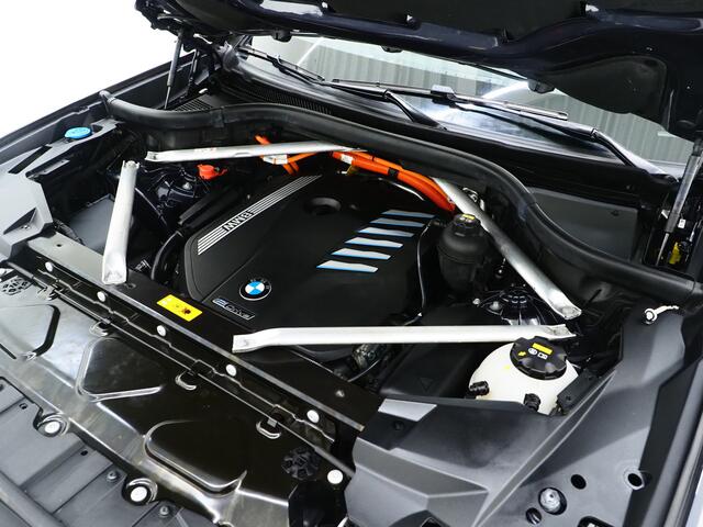 BMW X5 xDrive45e High Executive | Panoramadak | Luchtvering | Trekhaak | Head Up | Camera | Keyless