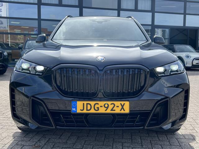 BMW X5 xDrive50e M-Sport Trekhaak Panoramadak Head-Up Display 360 Camera 22 Inch Velgen Luchtvering Live Cockpit Prof Park Assist Porf Stoel + Stuur Verwarming Plug In Hybride 1e Eigenaar Incl. BTW 6-Cilinder 489 pk