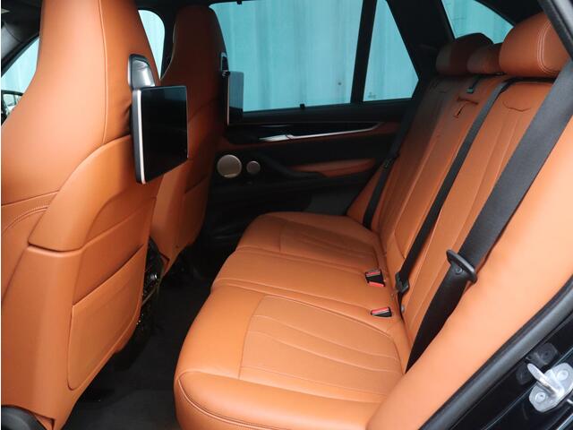 BMW X5 M 575PK | PANO-DAK | 21 INCH | B&O | HUD | TREKHAAK | REAR SEAT ENTERTAIMENT |