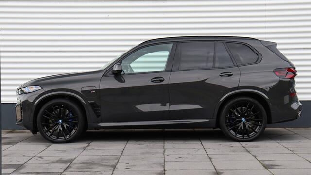 BMW X5 xDrive50e M-Sport Pro | Massage | Sky Lounge | Harman/Kardon | Soft-Close | Head-up | Carbon | Achterasbesturing