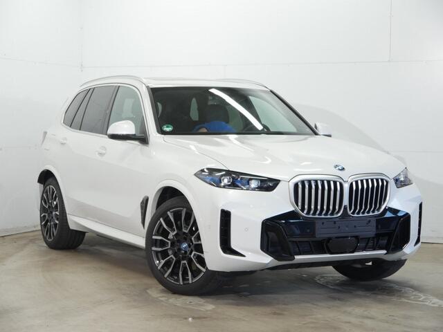 BMW X5 xDrive50e M-Sport | Panorama | 21" | Soft Close | Trekhaak | Comfortzetels met Ventilatie | Harman Kardon | Luchtvering v+a