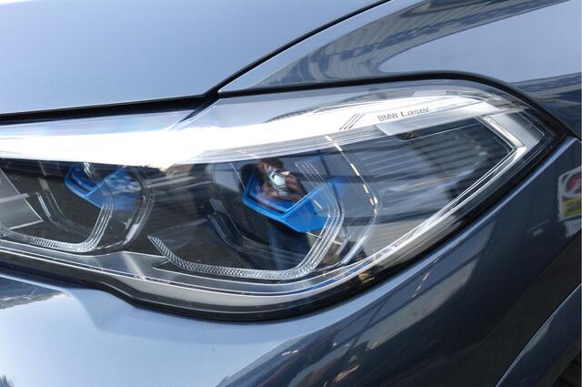 BMW X5 xDrive45e High Executive M- Pakket | 22" | Carbon | Laser | Head-Up | Drive Assist + | Sfeerverl. | Dealer onderhouden