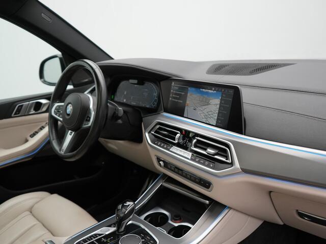 BMW X5 xDrive45e M Sport Plug In Hybrid 395pk Dealer O.H. PHEV | Trekhaak Af Fabriek | Panodak | Soft Close | Luchtvering | 360 Camera | Adaptive Cruise | Harman & Kardon | Lederen Comfortstoelen Memory & Verwarmd | Blis | M Sportstuur Verwarmd |