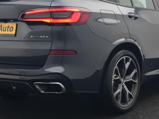 BMW X5 xDrive45e M Sport Plug In Hybrid 395pk Dealer O.H. PHEV | Trekhaak Af Fabriek | Panodak | Soft Close | Luchtvering | 360 Camera | Adaptive Cruise | Harman & Kardon | Lederen Comfortstoelen Memory & Verwarmd | Blis | M Sportstuur Verwarmd |