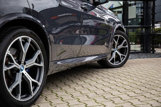 BMW X5 xDrive45e High Executive M-Sport , 4-wielsturing, Softclose, Skylounge, Dravitgrau,