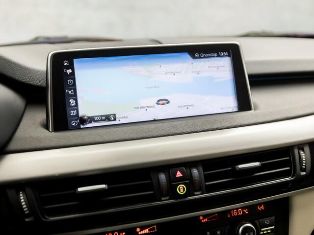 BMW X5 xDrive25d M Sport High Executive 232Pk Automaat (GROOT NAVI, M PAKKET, MEMORY SEATS, HEAD-UP DISPLAY, VIRTUAL COCKPIT, HARMAN/KARDON, SFEERVERLICHTING, STUUR/STOELVERWARMING, 360 CAMERA, GETINT GLAS, ADAPTIVE CRUISE, NIEUWST