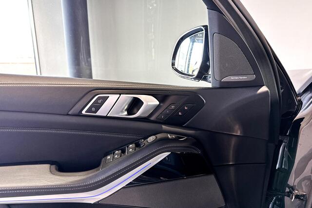 BMW X5 xDrive50e | M Sport | Sky Lounge | Stoelventilatie | Iconic Glow | Trekhaak |