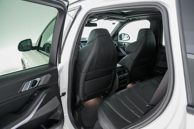 BMW X5 45e xDrive 394pk High Executive |splitterset|M-sportpakket|M-kuipstoelen|schuif/kantel|Harman&Kardon|massage|Laser LED|memory|360 camera|diamond pook|HUD|carbon interieur|Apple Carplay|22" lichtmetalen velgen|