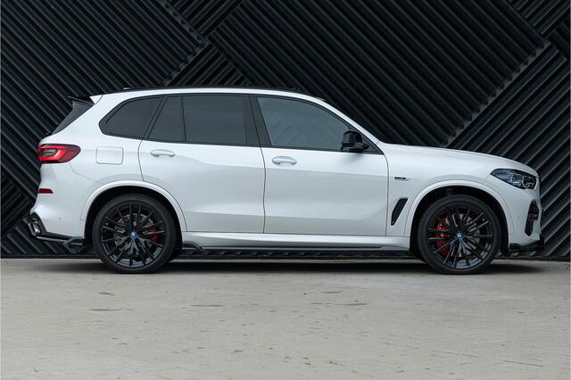 BMW X5 xDrive45e M-Sport ACC Skylounge Mstoelen Headup Achteras Laser Stoelvent Trekhaak