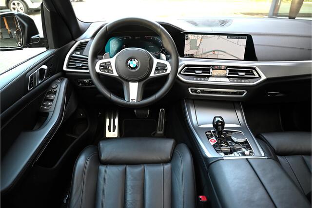BMW X5 xDrive45e M-SPORT / PANO / LUCHTVERING / MEMORY / LEDER / CAMERA / TREKHAAK / DEALERONDERHOUDEN / 22"
