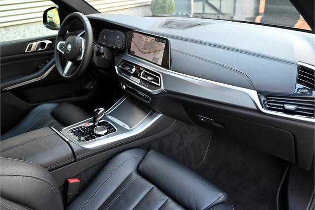 BMW X5 xDrive45e M-SPORT / PANO / LUCHTVERING / MEMORY / LEDER / CAMERA / TREKHAAK / DEALERONDERHOUDEN / 22"