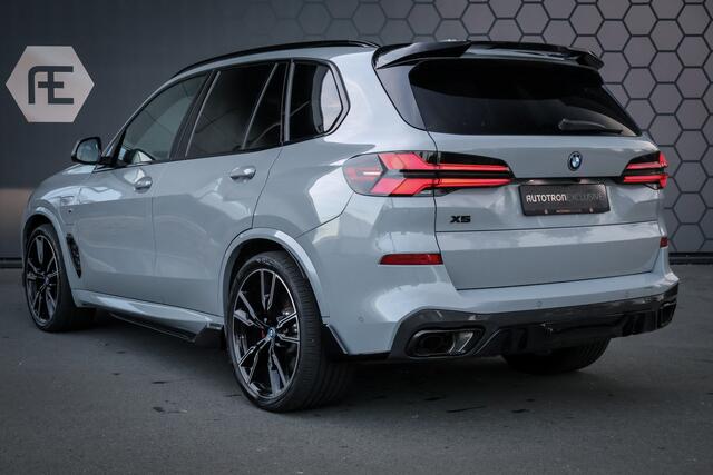 BMW X5 XDrive 50e | SKYLOUNGE | M SPORTSTOELEN | MASSAGE | STOELVERKOELING & VERWARMING | BOWERS & WILKINS | SFEERVERLICHTING | 360 CAMERA | CARPLAY | SPOILERPAKKET |