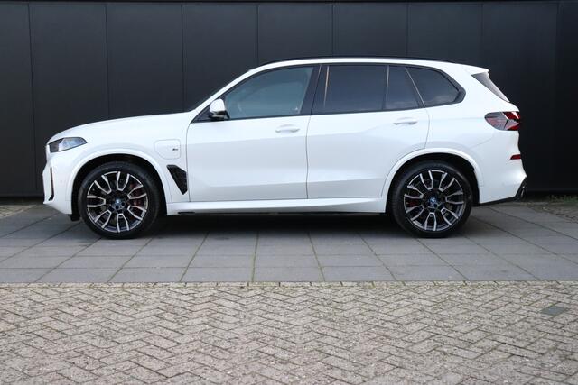 BMW X5 xDrive50e | M SPORT | LEDER | MEMORY | H&K | PANO | STOEL/STUURVERW. | HEAD-UP | SOFT-CLOSE | TREKHAAK | 360° CAMERA | CRUISE | NAVI | FULL OPTIONS |