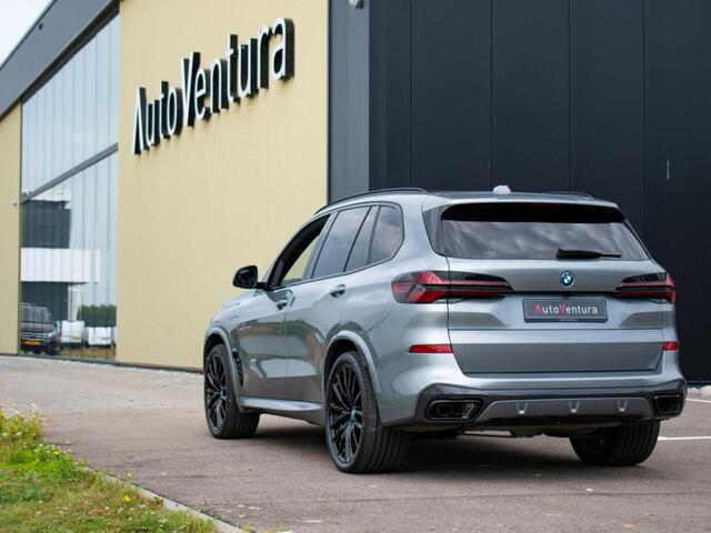BMW X5 xDrive50e Trekhaak | Schuif/kantel Pano | Adapt. Cruise | LED | Massage | Softclose | M sport Pro | Shadow line |