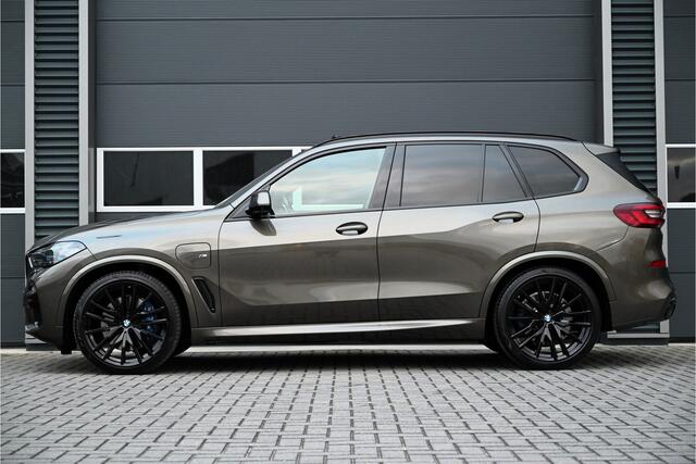 BMW X5 xDrive45e M-SPORT / PANO / INDIVIDUAL LEDER / MASSAGE / LASER / HUD / SOFTCLOSE / 4WIELSTURING / MANHATTEN GREEN