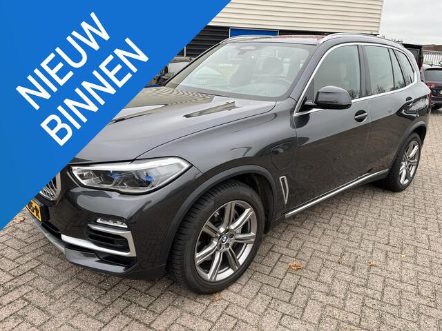 BMW X5 xDrive45e High Executive Plug in hybride. Nieuwstaat. Sjieke kleur combinatie. Navi, camera, head up, elek.stoel verstelling etc.