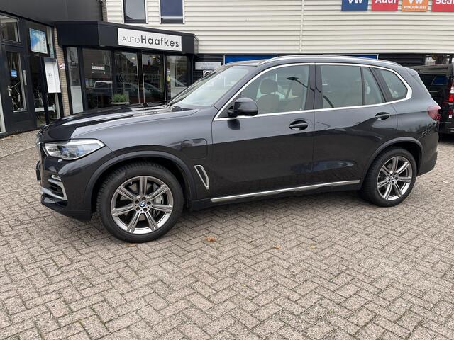 BMW X5 xDrive45e High Executive Plug in hybride. Nieuwstaat. Sjieke kleur combinatie. Navi, camera, head up, elek.stoel verstelling etc.