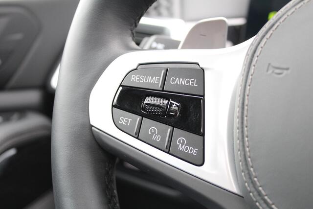 BMW X5 xDrive50e M-Sport | Panoramadak | Luchtvering | Harman Kardon | Iconic Glow | Trekhaak