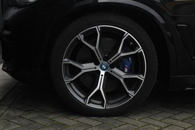 BMW X5 xDrive45e M-sport | Sky lounge | Panoramadak| Adaptieve Cruise | Achteras besturing | Stoelkoeling | 360 Camera