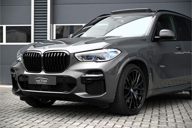 BMW X5 xDrive45e M-SPORT / SKYLOUNGE PANO / LASER / INDIVIDUAL LEDER / HUD / STOELKOELING / DRAVIT GRAU
