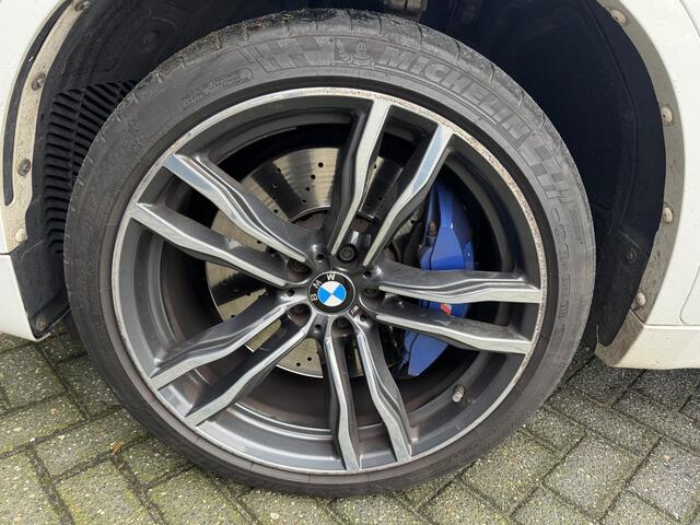 BMW X6 M | Panoramadak | 360* Camera | Head-Up Display | Harmon Kardon | Carbon | 21 Inch Lichtmetalen Velgen |