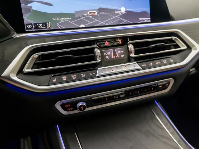 BMW X7 xDrive40i M Sport High Executive 7 Persoons 340Pk Automaat (SKYLOUNGE PANORAMADAK, ALCANTARA HEMELBEKLEDING, SOFTCLOSE, LUCHTVERING, LASER KOPLAMPEN, HEAD-UP DISPLAY, 360 CAMERA, HARMAN/KARDON, OFFROAD PAKKET, COMFORT ZETELS, NIEUWSTAA