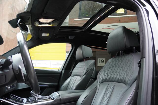 BMW X7 xDrive40i High Executive M Sport / BTW / Bowers / Skylounge / Trekhaak / 7 Persoon / Dealer Auto / Co Pilot / Alcantara / Leer Dash /