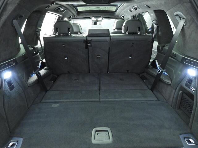 BMW X7 xDrive40i | M-Sportpakket | LED | Leder | HUD | Schuifdak | trekhaak | Active cruise | DAB | Harman-kardon sound | Alu 22 inch