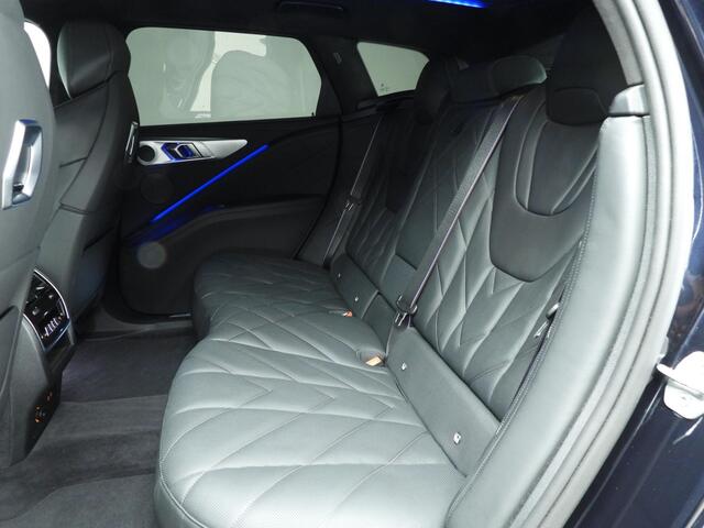 BMW XM 50e | M-Sportpakket | LED | Leder | HUD | Trekhaak | Active cruise | DAB | Harman-kardon sound | Alu 22 inch