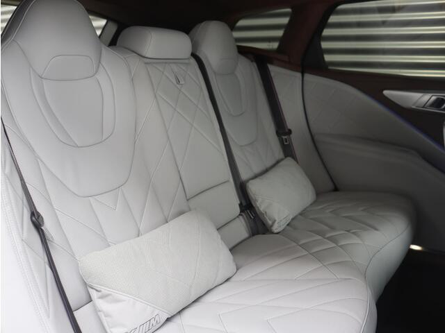 BMW XM 50e | Bowers & Wilkins | Driving Assistant Prof. | Trekhaak | Soft-Close | Stoelventilatie | Massagestoelen | 23'' LMV