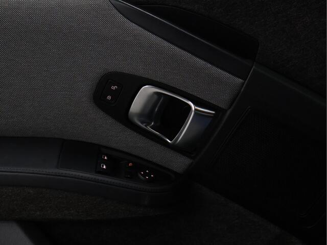 BMW i3 S 94Ah 33 kWh [PDC ACHTER, LEDVERLICHTING, BLUETOOTH, CRUISE, CLIMATE, NAVIGATIE, NIEUWSTAAT]