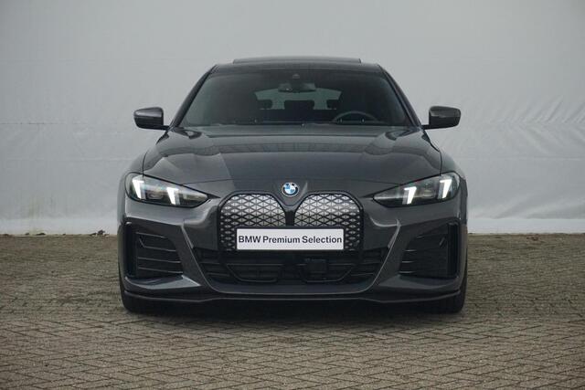 BMW i4 eDrive35 M Sportpakket Pro 20'' / Glazen schuif-/kanteldak / Harman Kardon / Stuurwielrand verwarmd